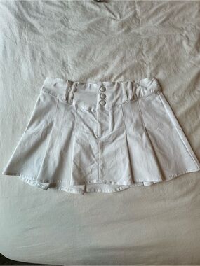 Divided White Button-Front Pleated Mini Skirt